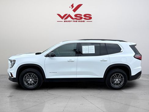 Used 2025 GMC Acadia Elevation FWD image 2