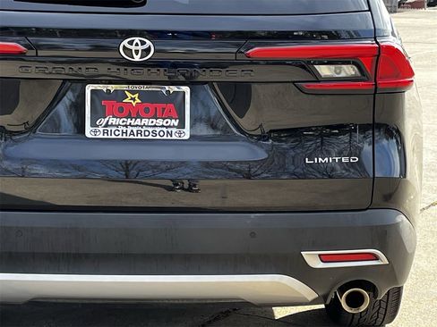 Used 2024 Toyota Grand Highlander AWD Hybrid image 6