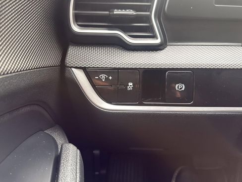 Used 2024 Kia Sportage LX image 17