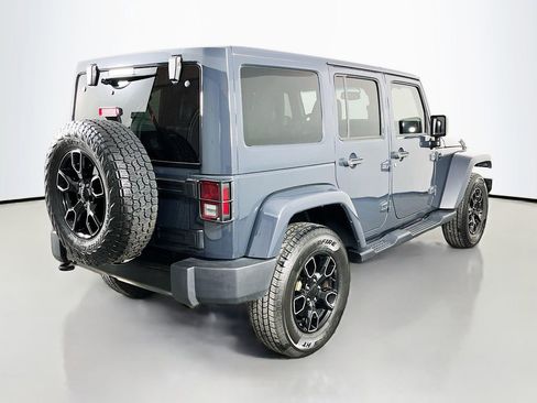 Used 2018 Jeep Wrangler Unlimited Sahara AWD/4WD image 7