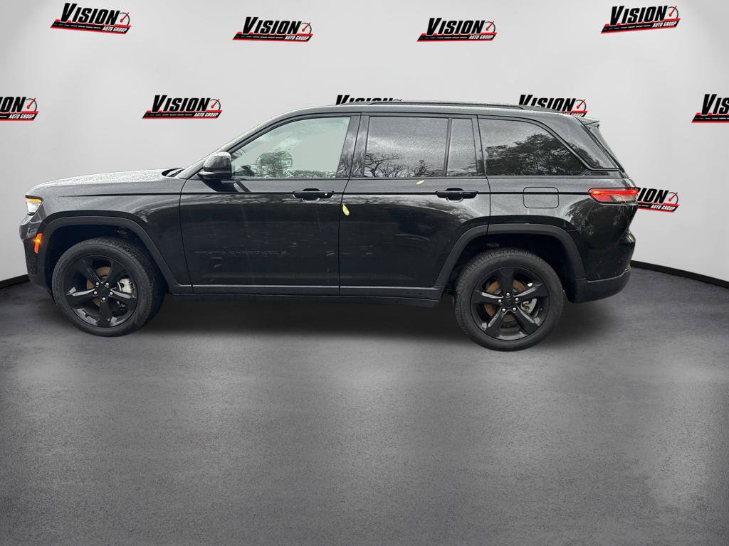 Used 2025 Jeep Grand Cherokee Limited w/ Black Appearance Package AWD/4WD image 8