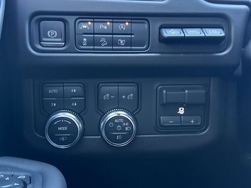 Used 2023 GMC Yukon XL AT4 w/ AT4 Premium Plus Package image 34