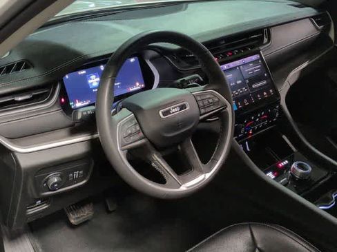 Used 2023 Jeep Grand Cherokee Limited w/ Luxury Tech Group II AWD/4WD image 10