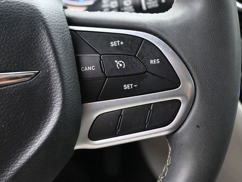 Used 2022 Chrysler Voyager LX FWD image 21