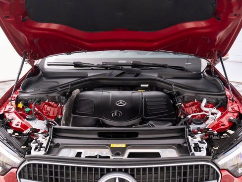 Used 2025 Mercedes-Benz GLC 350e 4MATIC image 29