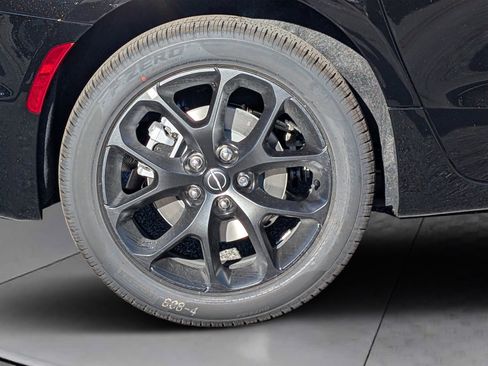 New 2026 Chrysler Pacifica Limited w/ S Appearance Package AWD/4WD image 9