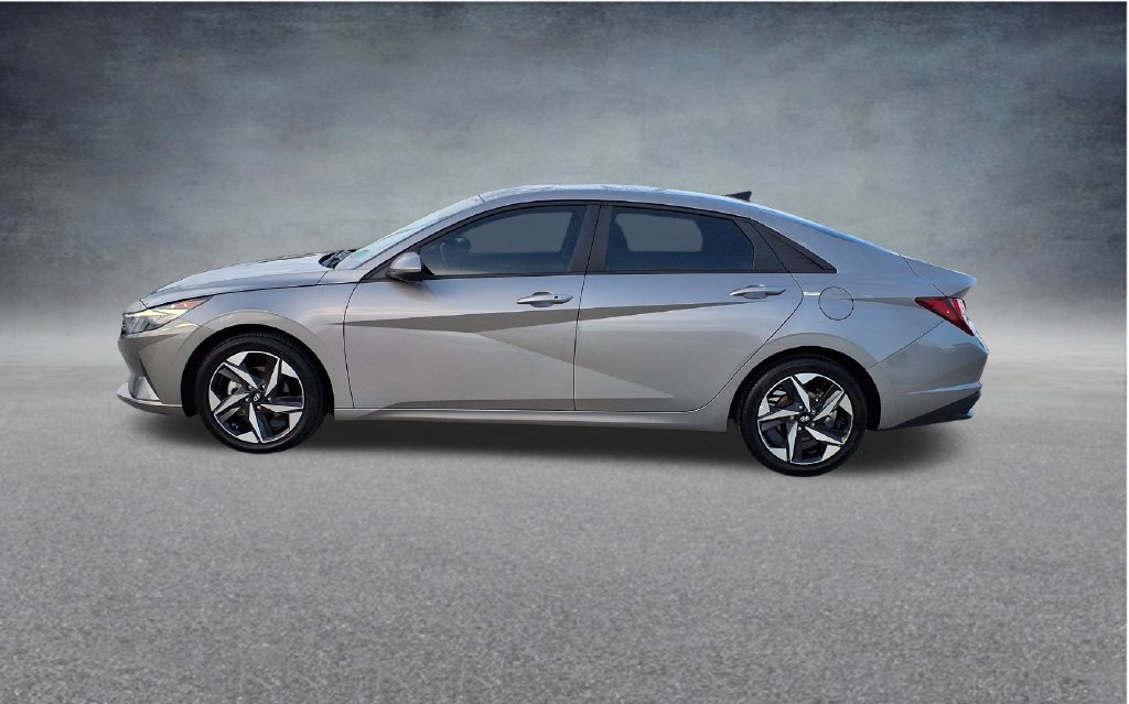 Used 2023 Hyundai Elantra SEL w/ Convenience Package FWD image 4