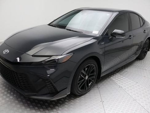 Certified 2025 Toyota Camry SE image 2