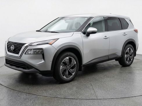 Used 2025 Nissan Rogue SV FWD image 3