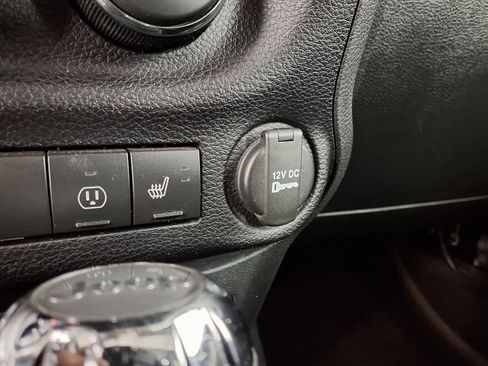 Used 2017 Jeep Wrangler Unlimited Sahara image 10