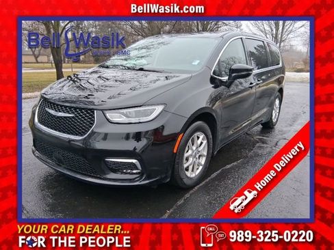 Used 2024 Chrysler Pacifica Touring-L image 1