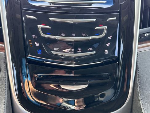 Used 2019 Cadillac Escalade ESV Luxury image 34