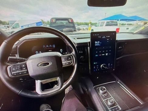 Used 2024 Ford Expedition Max Limited AWD/4WD image 9