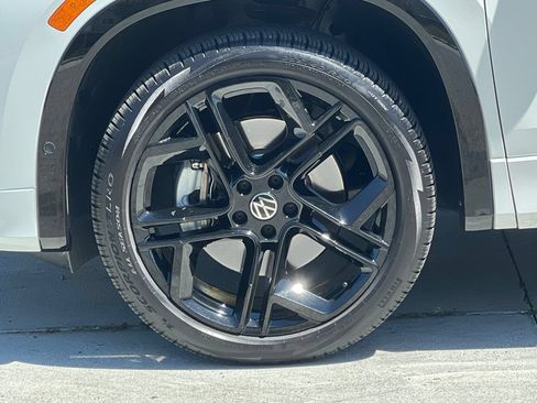 Certified 2026 Volkswagen Tiguan SE R-Line AWD/4WD image 25