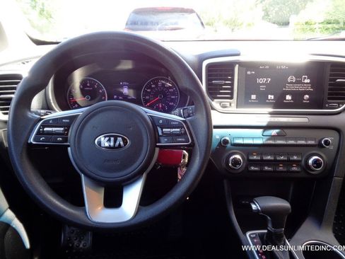 Used 2022 Kia Sportage LX AWD/4WD image 10