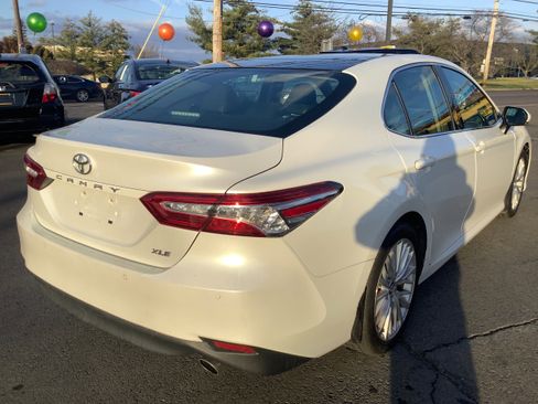 Used 2018 Toyota Camry XLE image 8