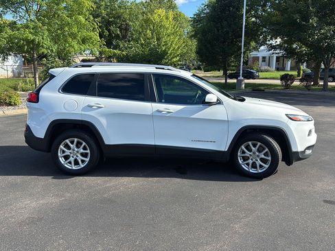 Used 2016 Jeep Cherokee Latitude FWD image 9