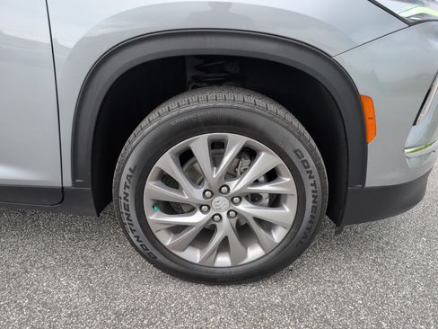 Used 2025 Buick Enclave Preferred FWD image 10