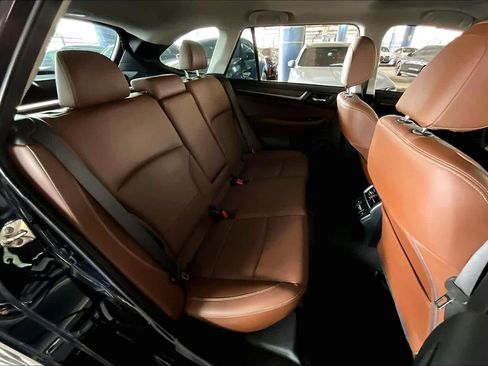 Used 2018 Subaru Outback 3.6R Touring AWD/4WD image 39