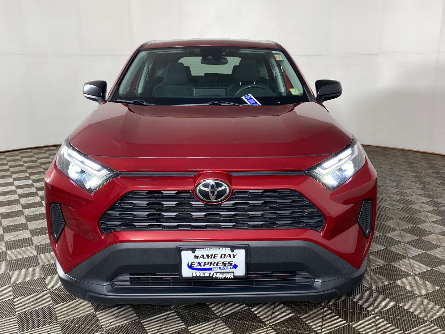 Used 2024 Toyota RAV4 LE AWD/4WD image 7