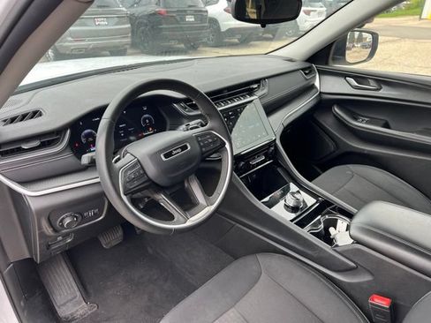 Used 2023 Jeep Grand Cherokee L Laredo AWD/4WD image 17