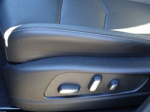 Used 2025 Cadillac XT5 Premium Luxury image 17