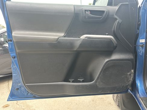 Used 2016 Toyota Tacoma SR5 RWD image 13