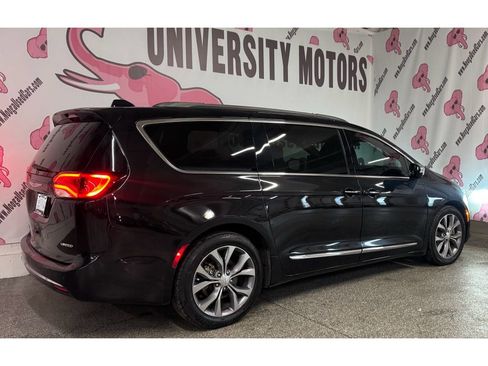 Used 2020 Chrysler Pacifica Limited image 10