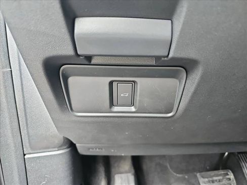 Used 2025 Land Rover Discovery Sport S AWD/4WD image 25