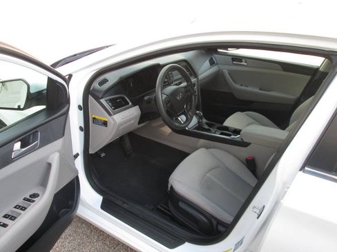 Used 2017 Hyundai Sonata SE FWD image 13