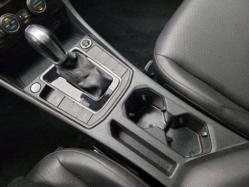 Used 2019 Volkswagen Jetta SE w/ Cold Weather Package FWD image 26