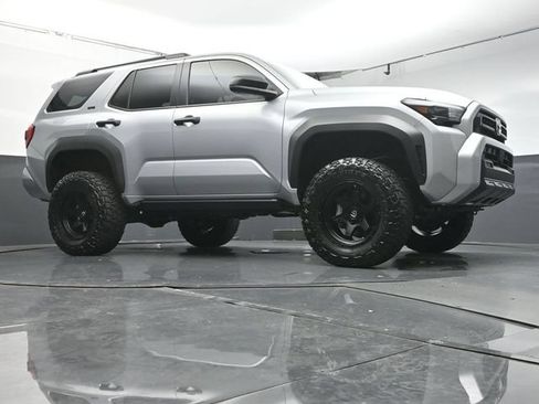 Used 2025 Toyota 4Runner SR5 AWD/4WD image 29