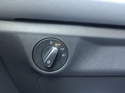 Used 2025 Volkswagen Jetta SE image 17