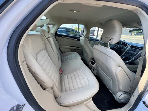 Used 2013 Ford Fusion SE FWD image 16