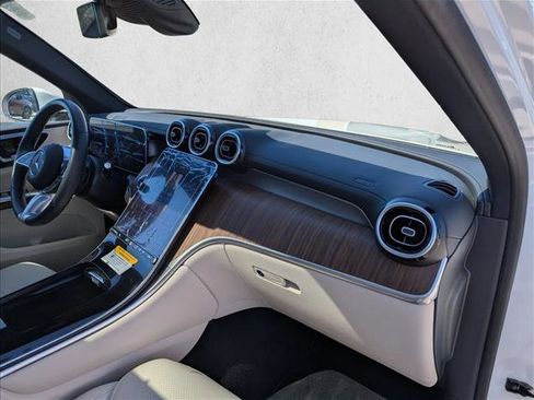 Used 2024 Mercedes-Benz GLC 300 image 28