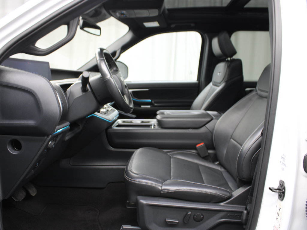 Used 2025 Ford Expedition Max Platinum w/ Stealth Appearance Package AWD/4WD image 15