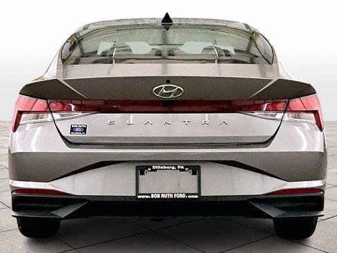 Used 2022 Hyundai Elantra SEL w/ Cargo Package image 4