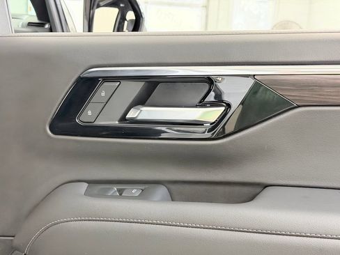 Used 2025 Chevrolet Suburban LS AWD/4WD image 36