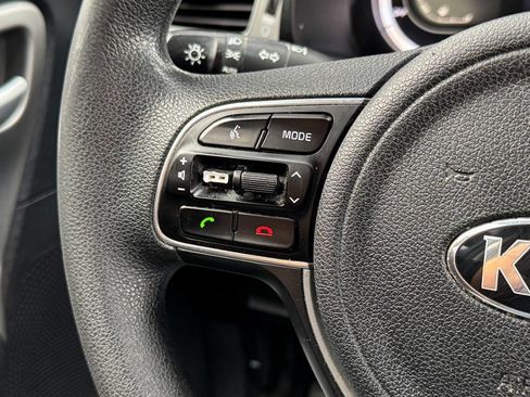 Used 2019 Kia Niro LX image 25