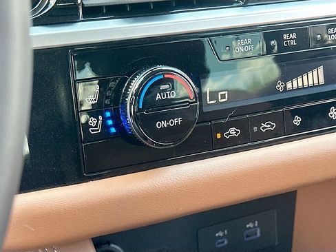 Used 2025 Nissan Pathfinder Platinum w/ Black Appearance Package AWD/4WD image 21