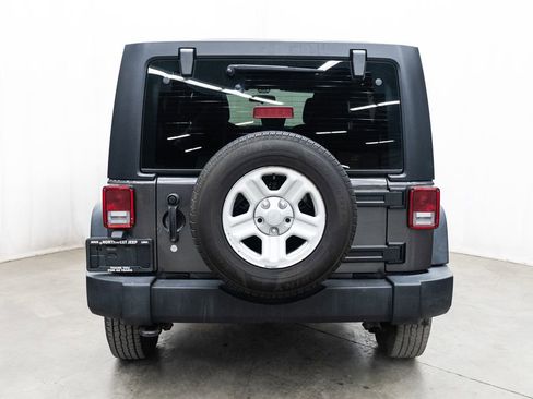 Used 2018 Jeep Wrangler Unlimited Sport w/ Connectivity Group image 5