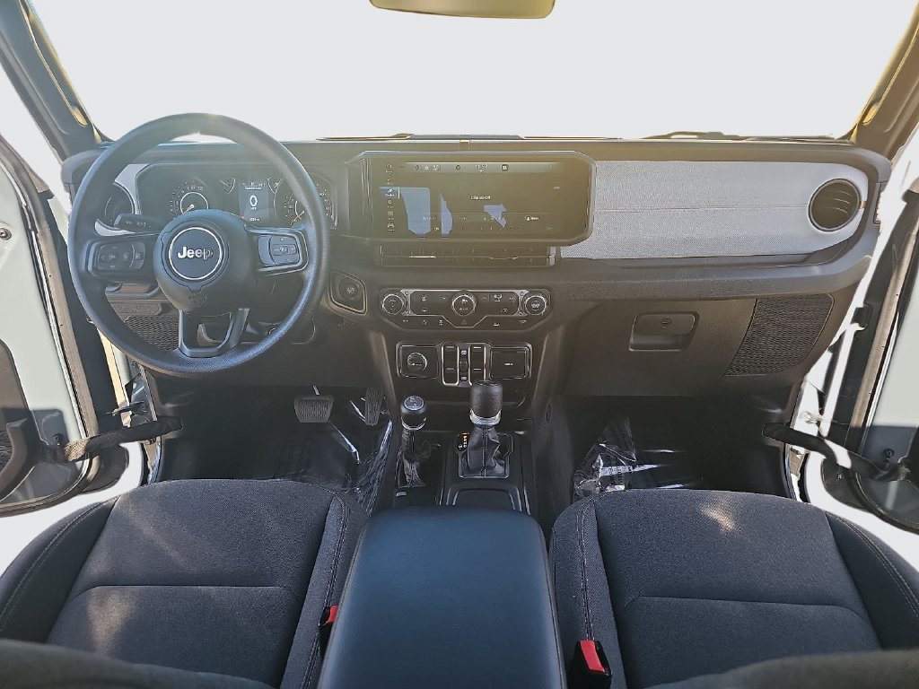 Used 2025 Jeep Gladiator Sport AWD/4WD image 9