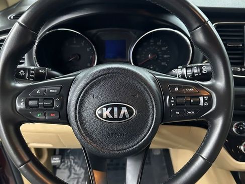 Used 2017 Kia Sedona LX w/ LX Essentials Premium Package FWD image 15