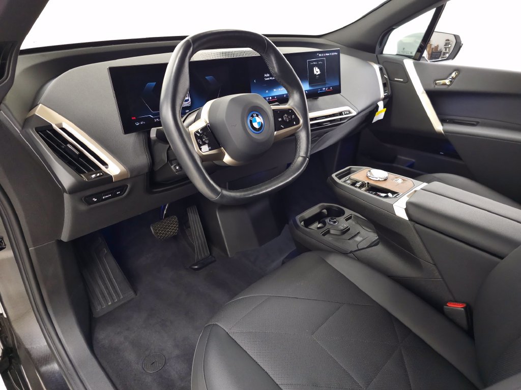 Used 2024 BMW iX xDrive50 w/ Sport Package AWD/4WD image 16