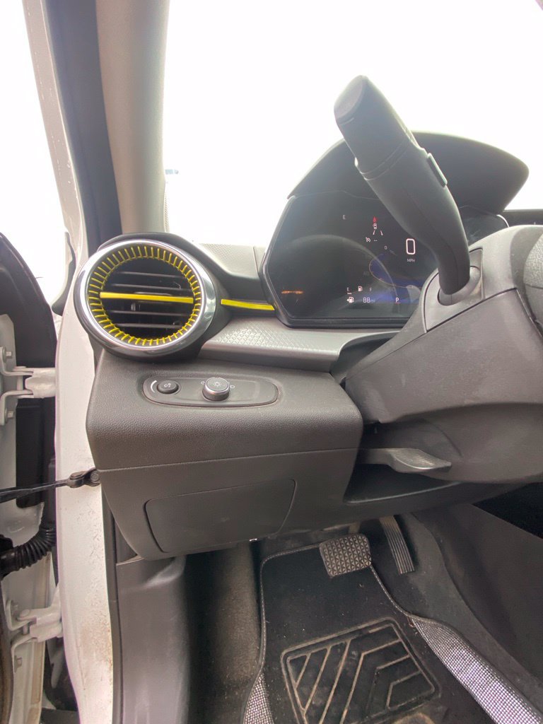 Used 2025 Chevrolet Trax LT FWD image 13
