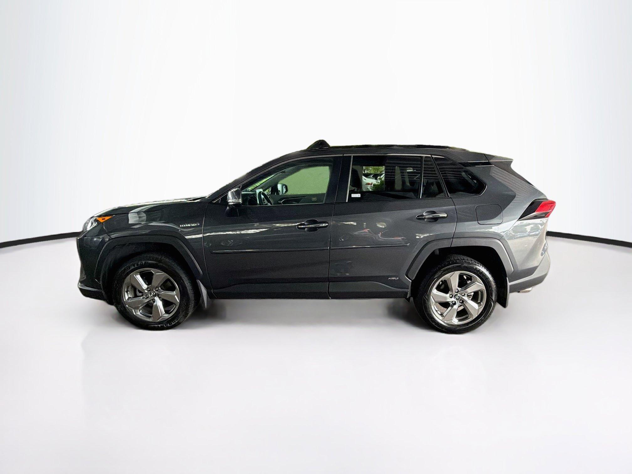 Used 2020 Toyota RAV4 Limited AWD/4WD image 4