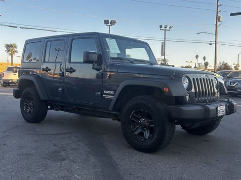 Used 2017 Jeep Wrangler Unlimited Sport w/ Connectivity Group AWD/4WD image 7