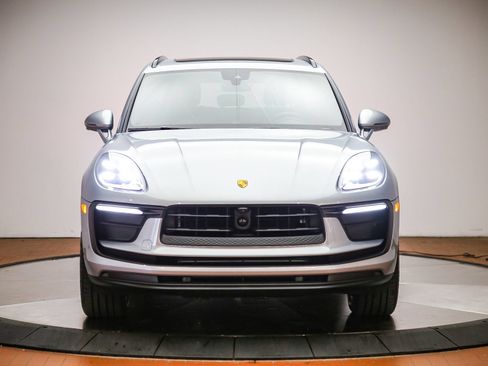 Used 2023 Porsche Macan AWD/4WD image 10