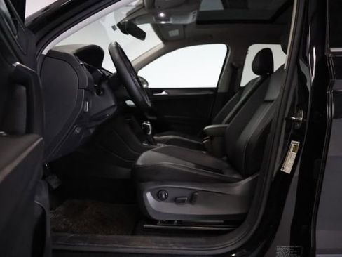 Used 2022 Volkswagen Tiguan SE image 18