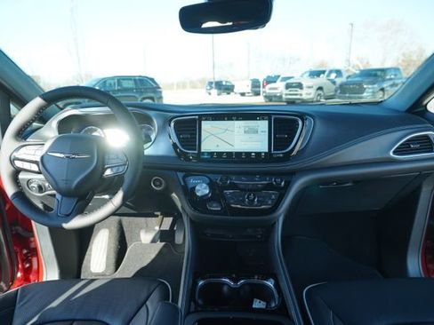 New 2026 Chrysler Pacifica Limited w/ Uconnect Theater Family Group image 25